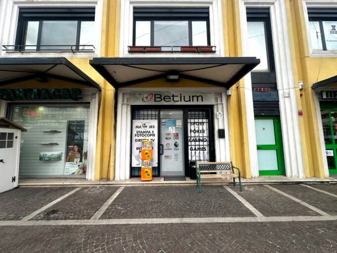 Affitto Negozio Casal de Pazzi - Kant Affitto Negozio Casal de Pazzi - Kant